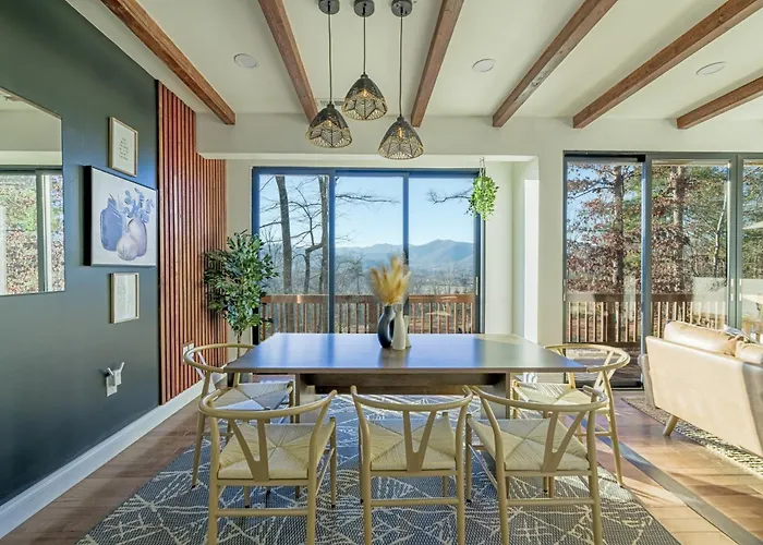 Ridgetop Hideaway 12-Guest Oasis With Hot Tub & Epic Views Near Winery Tours & Trails - Pets Are Allowed By Request