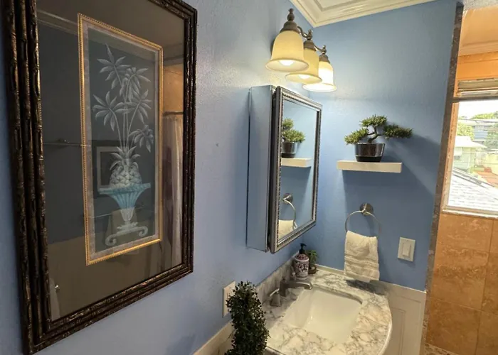 Private Bedroom In Shared Guesthouse Waikiki Beach Area