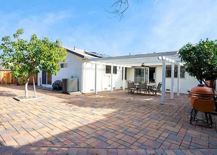 Grand Lux 4Br Prime Location & Serene Yard