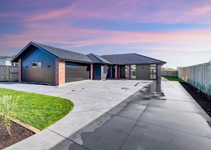 The Family Home, Game Zone & Outdoor Fireplace- Sleeps 10