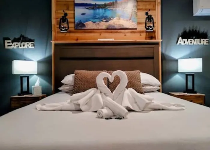 Romantic Couples Retreat - Tahoe Room
