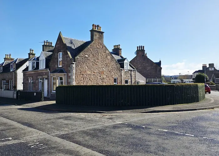 Inverness City 4 Bedroom House Free Parking