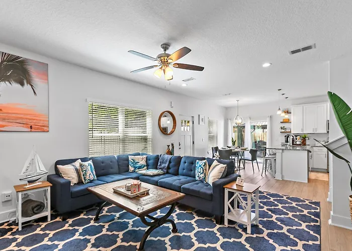 Jax Beach Hot Tub Retreat - Private Backyard - Fire Pit - Sleeps 8 - 5 Min To Beach