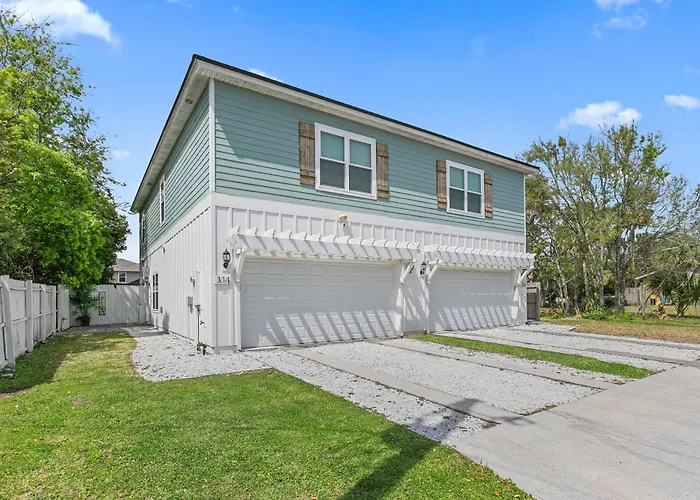 Jax Beach Hot Tub Retreat - Private Backyard - Fire Pit - Sleeps 8 - 5 Min To Beach
