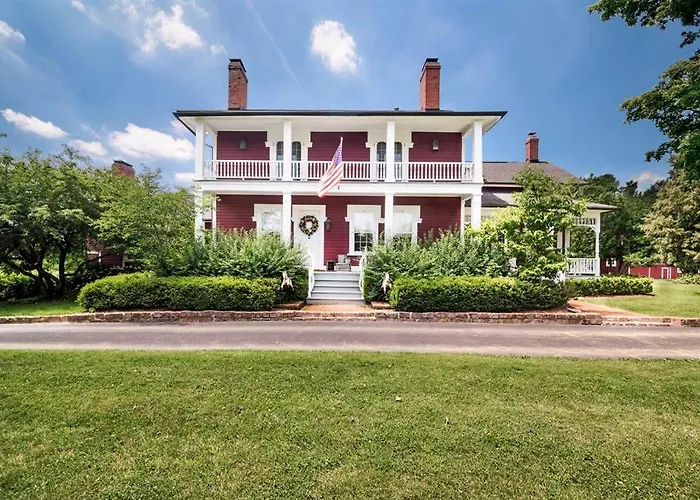 Historic Metamora Red House Farm