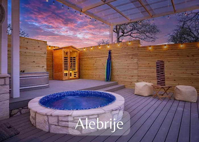 Secluded Luxury Couples Cabin Sauna Pool