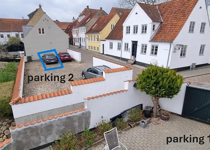 Townhouse With Lovely Patio In The Historic Quarter 7 Day Minimum Stay