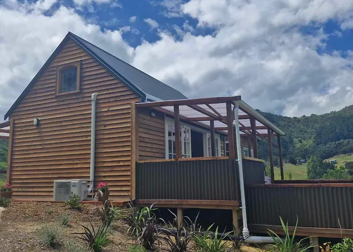 Kotare Cabin, Thames Coast