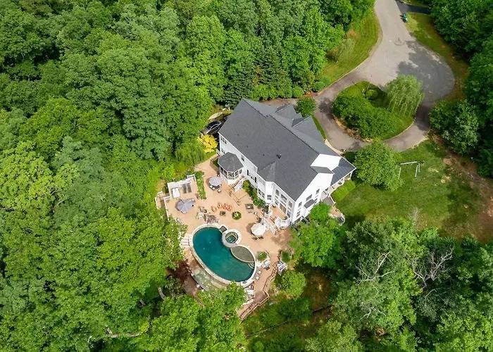 River Rock Villa - Privacy, Pool, River, Luxury