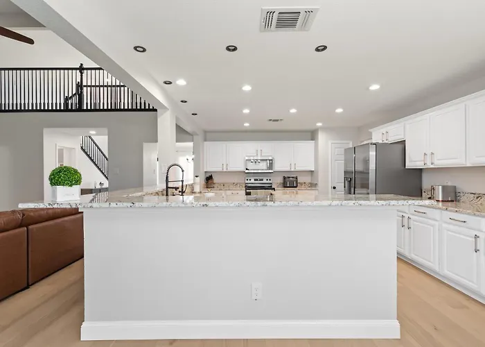 Spacious 5-Bedroom Villa In Welcoming Burleson With Wifi, Ac