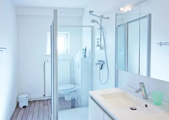 Brussels Guesthouse - Private Bedroom And Bathroom