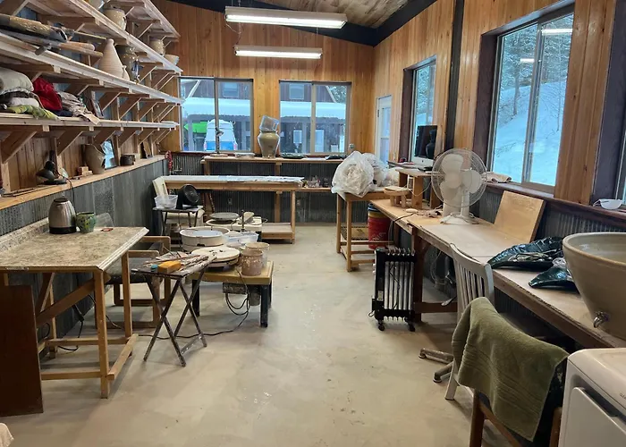 Art Escape Pottery Retreat - Horse Room