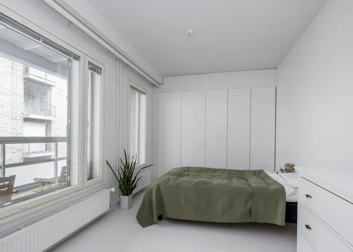 Cozy Room With Cat Jaetkaesaari Helsinki