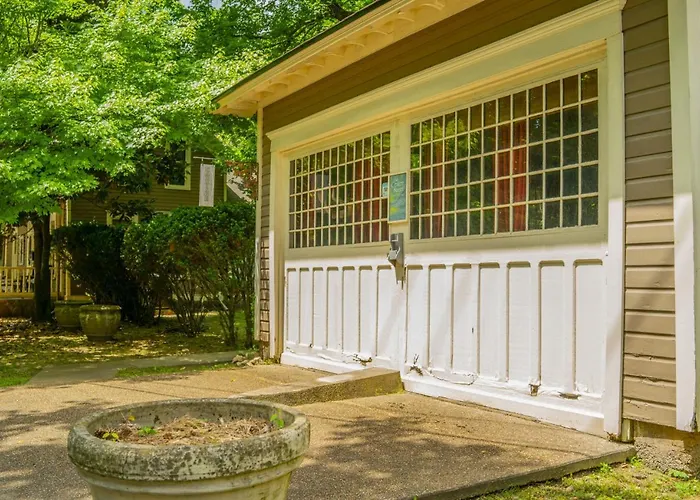 66 Center - Carriage House