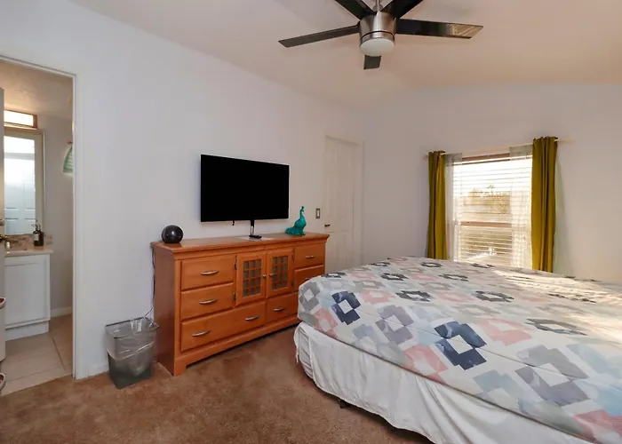 Sunny South Facing Pool With Hot Tub And Lake View Near Disney