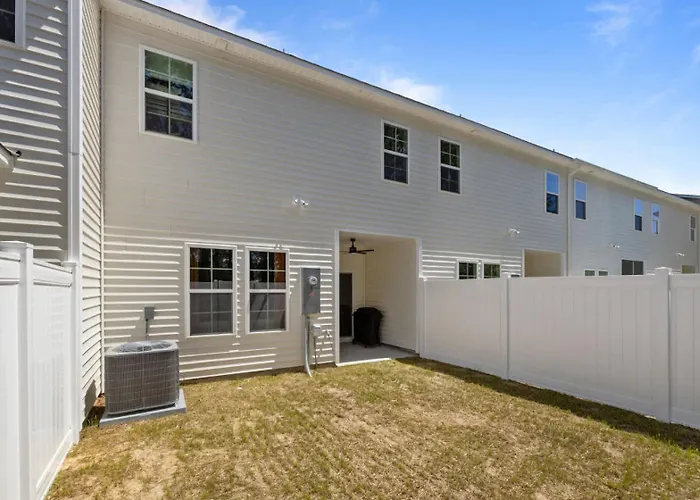 Modern Retreat Minutes To Emerald Isle Beach Villa
