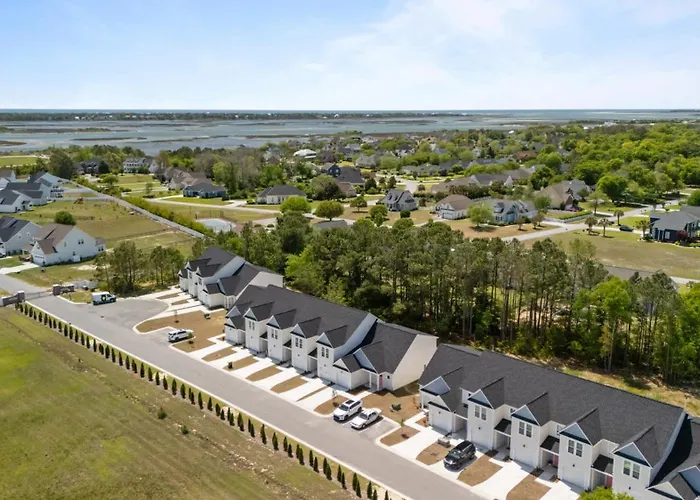 Modern Retreat Minutes To Emerald Isle Beach Villa