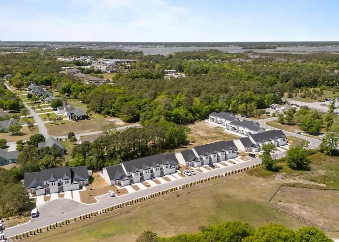 Modern Retreat Minutes To Emerald Isle Beach Villa