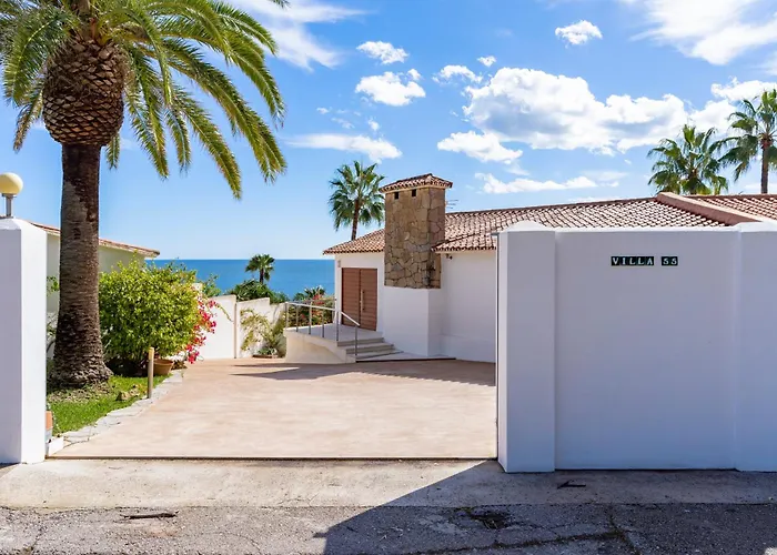 Villa Shangri-La, Sea View, Pool And Panoramic View