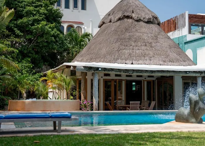 Villa Castillo- Stunning Lagoon Front Villa