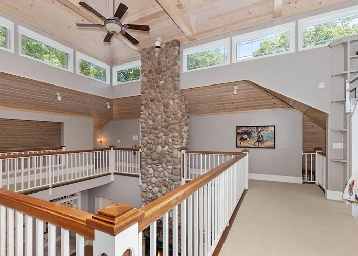 Private Beautiful Surrounding Hot Tub Mins To Saug