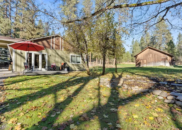 Quiet Waterfront Cottage On The Little Spokane River