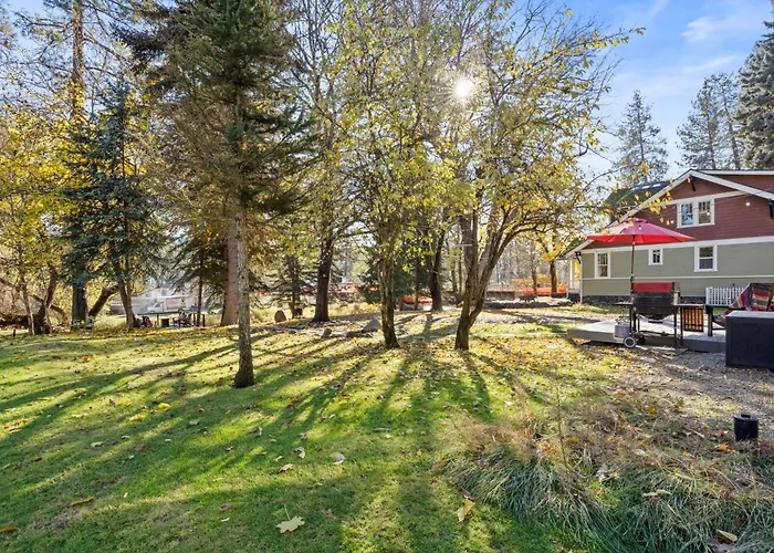 Quiet Waterfront Cottage On The Little Spokane River