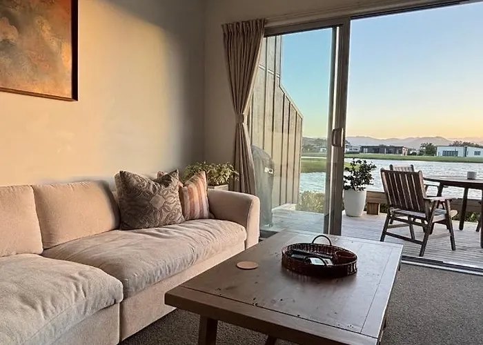 Charming Lakeview Golf Villa