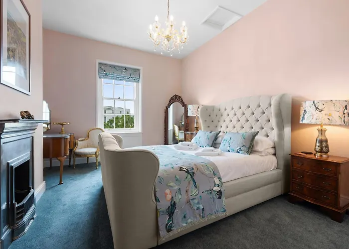 Luxury Pair Of Georgian Apartments, Garden, Sleeps 12, Seaside