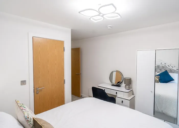 Mega7 Spacious 2Bedroom Apartment, 2 Bathrooms, Balcony And Free Parking