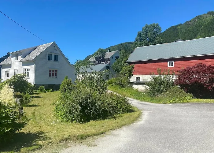 Cozy House Closw