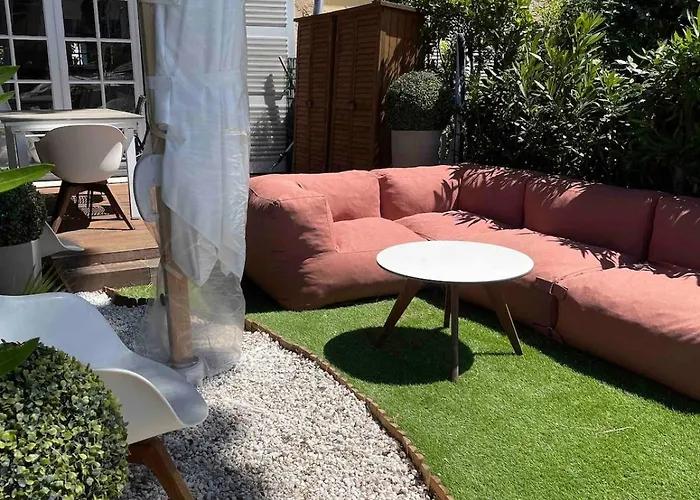 Maison Du Bonheur Newly Renovated House, Private Garden And 12X4M Mooring