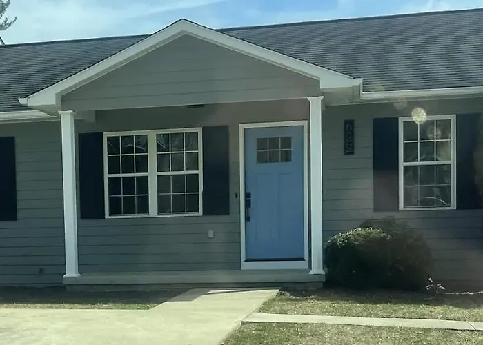 Cozy 2 Bedroom 2 Bath Getaway Villa