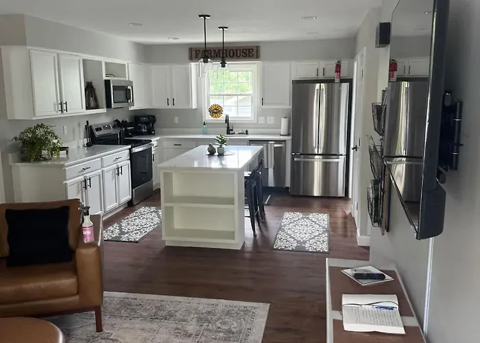 Cozy 2 Bedroom 2 Bath Getaway Villa