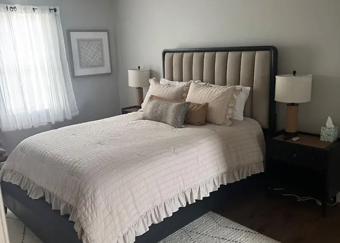 Cozy 2 Bedroom 2 Bath Getaway Villa