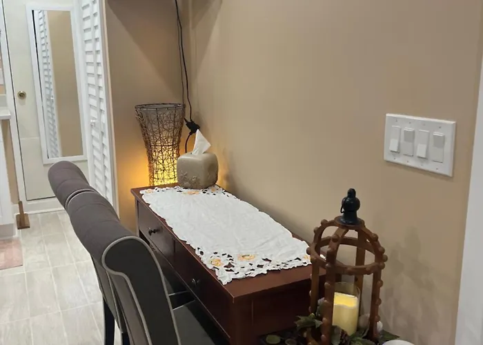 Coastal Escape Walkable, Cozy Pet-Friendly