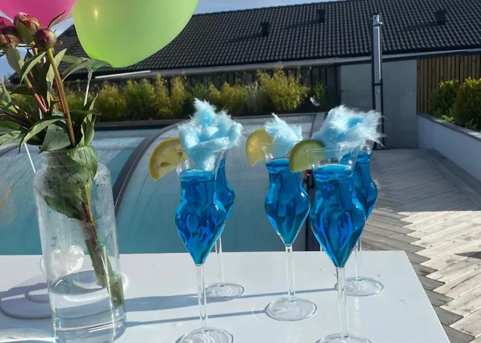 Stan- Och Strandnaera Poolvilla.