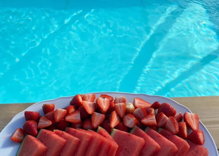 Stan- Och Strandnaera Poolvilla.