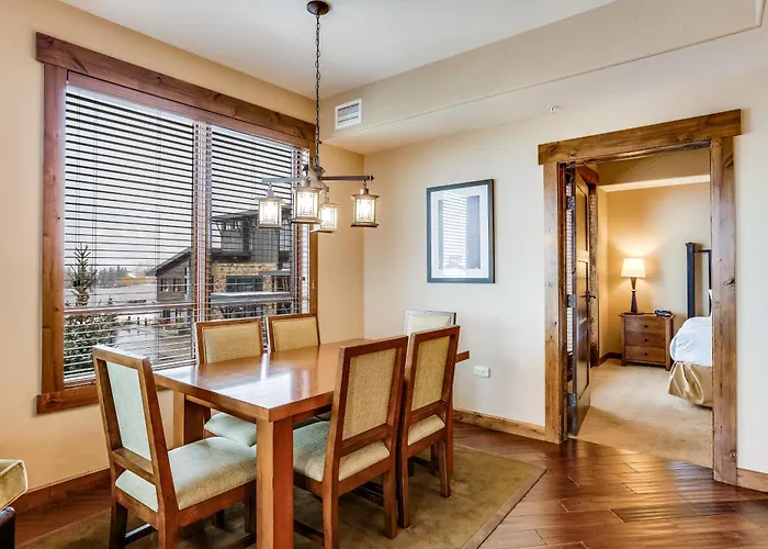 Hotels with pool Trailhead Lodge