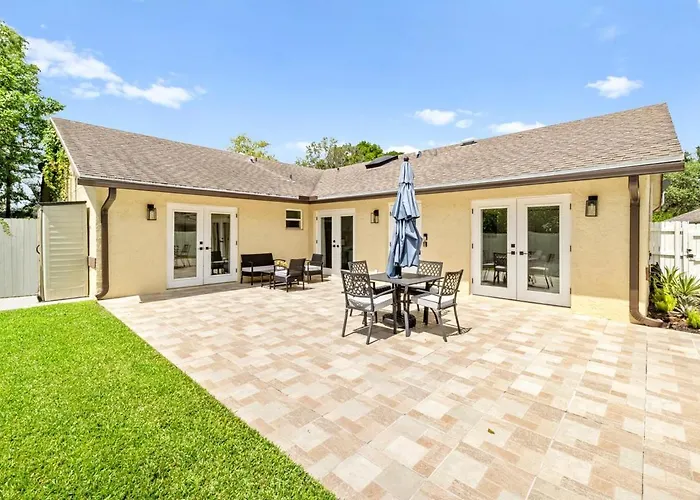 Alluring Luxury Oasis, Modern Comfort & Relaxation