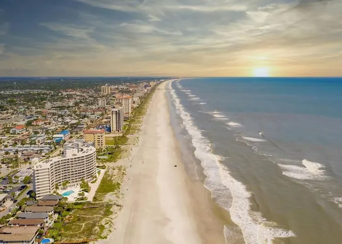 Coastal Escape Walkable, Cozy Pet-Friendly