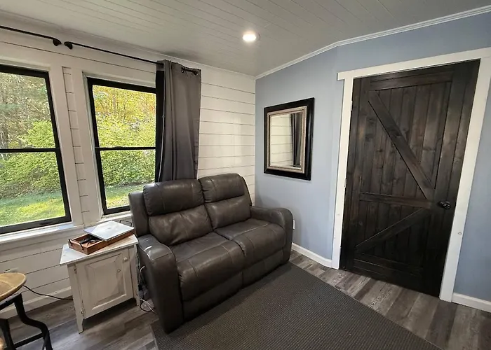 Luxury Poolside Suite With Views + Private Hot Tub