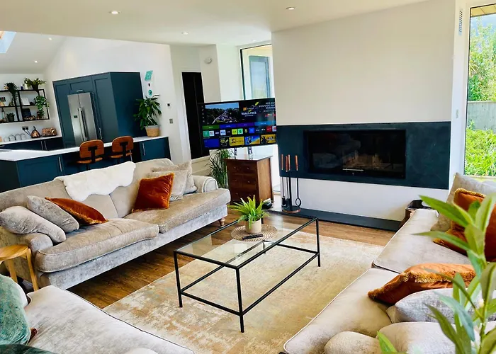 The Cuckoo'S Retreat - Luxurious Home With Private Garden & Jacuzzi