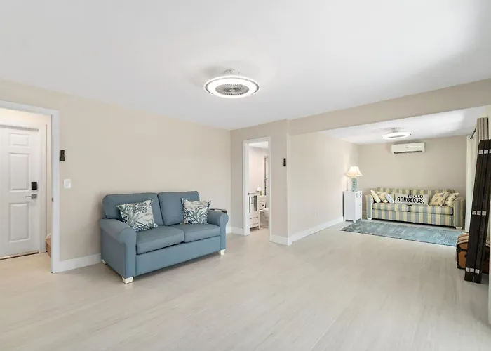 Beach Cottage W Heated Pool And More!