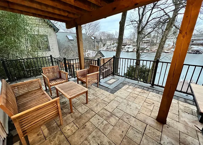 Cozy Cabin On The Lake With Hottub