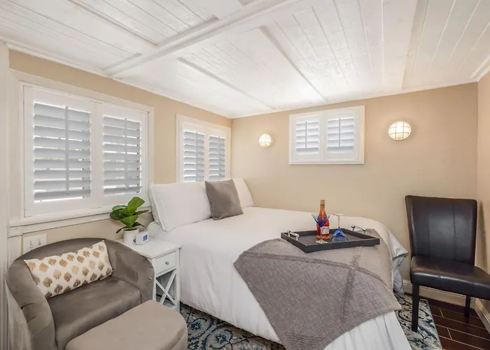 Charming Private Guest House With Pool
