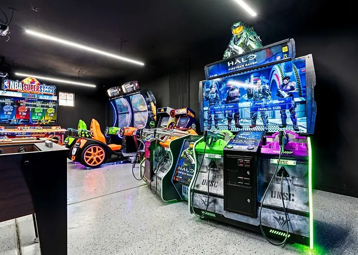 Da Spidey House: Waterslide, 100K Gameroom, Pickleball, Bocceball, & More