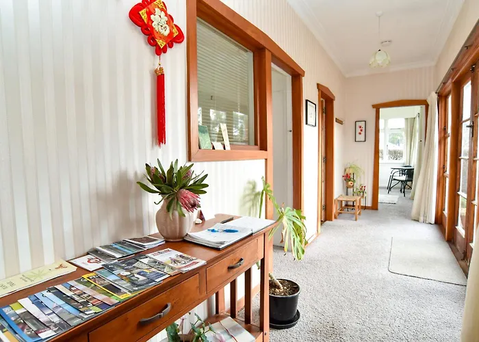 Sunny Mornington 2 Bedroom Guest Suite