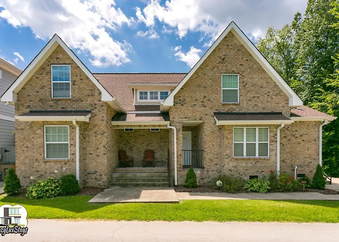 Huge Home For Groups Near Downtown