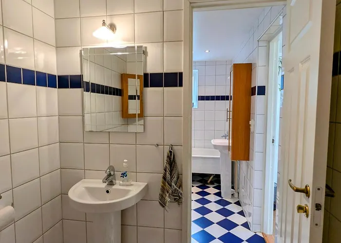 Kamer In Een Woning Vlakbij Natuur En Goeteborg